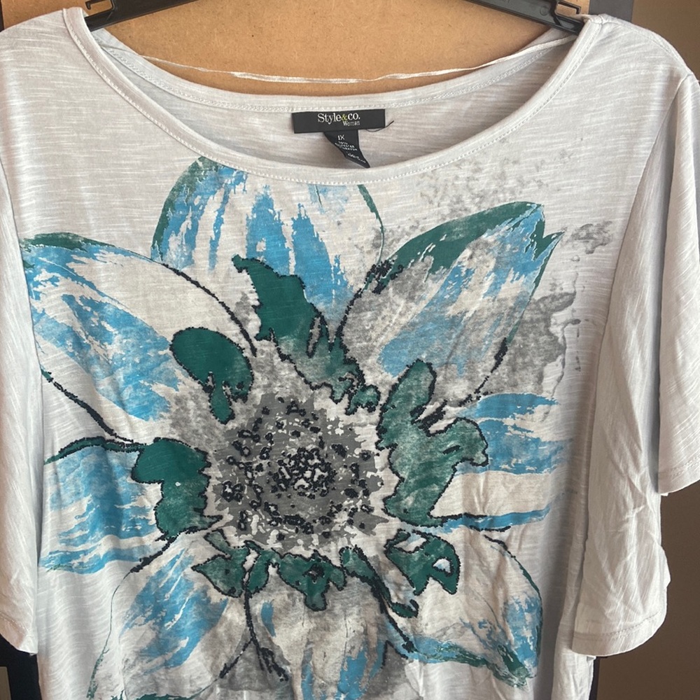 Not for Sale  Style & Co. Graphic Floral top 1X